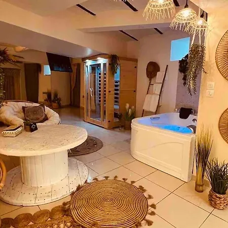 Magnifique Boheme / Sauna / Balneo Apartment Valros